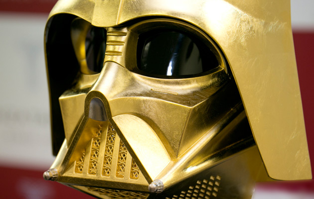 Złota maska Darth Vadera na sprzedaż!